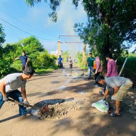 Tiếp tục ra quân thực hiện “15 phút vì thành phố văn minh, sạch đẹp” tại các khu phố trên địa bàn phường.