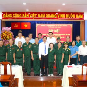 Phường Bình Hưng Hòa A tổ chức gặp mặt kỷ niệm 80 năm ngày thành lập quân đội nhân dân Việt Nam (22/12/1944-22/12/2024) và 35 năm ngày hội quốc phòng toàn dân (22/12/1989-22/12/2024)